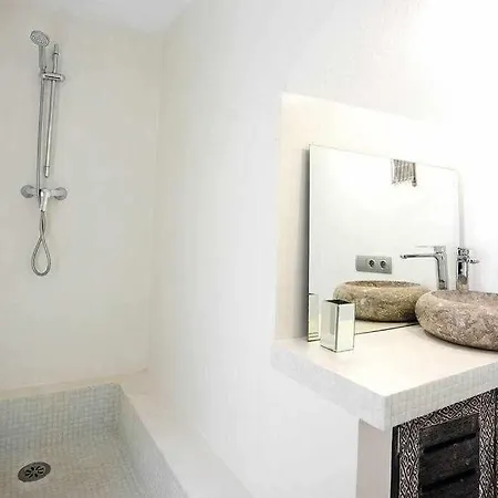 Balinese Near The Outdoor Jacuzzi * Cala Llonga (Ibiza)