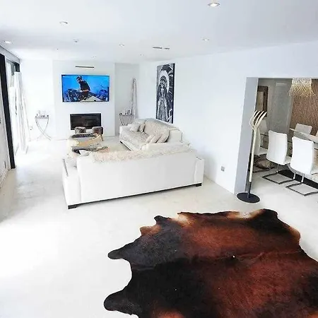 Villa Balinese Near The Outdoor Jacuzzi Cala Llonga (Ibiza)